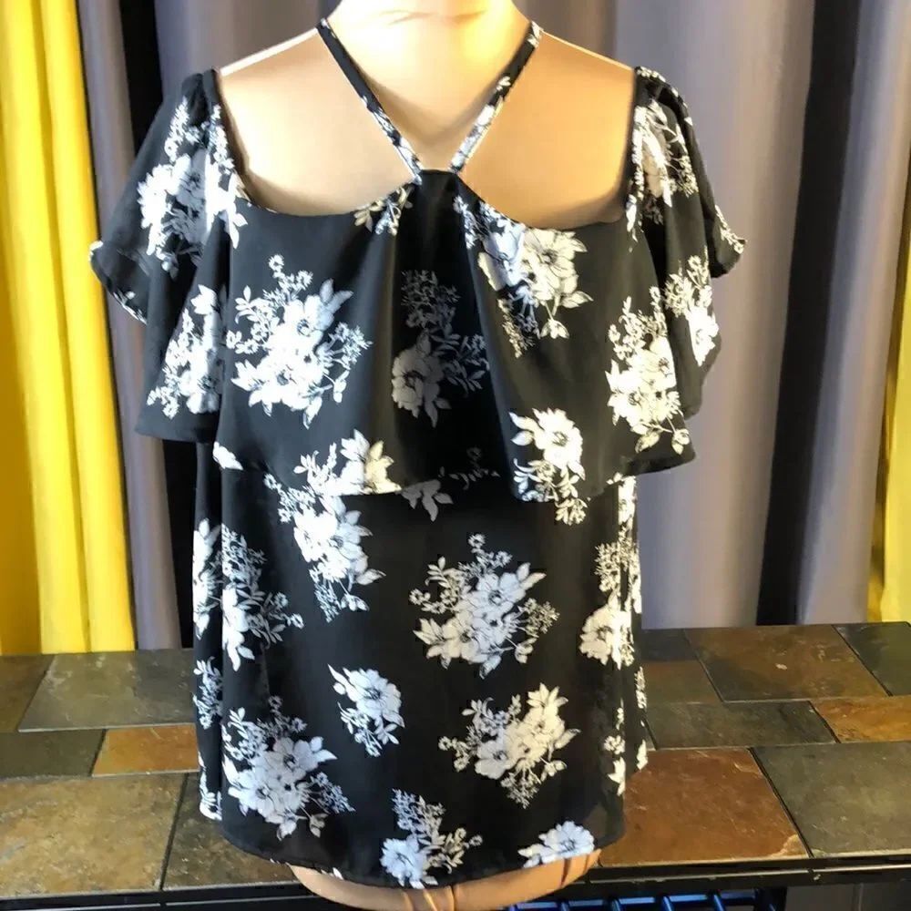 Maurice’s size large floral on/off shoulder blouse